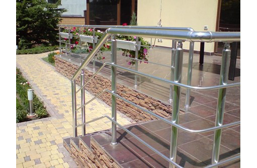 Алюминиевые перила и стеклянные ограждения в Симферополе - «Сберегающие технологии строительства» - Лестницы в Симферополе