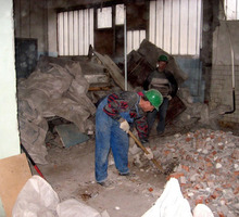Вывоз мусора, хлама, грунта. Демонтажные работы. Быстро и качественно!!! <24/7> - Вывоз мусора в Севастополе