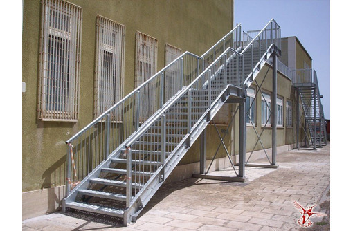 Изготовление металлических лестниц , козырьки, навесы, ёмкости, баки. - Металлические конструкции в Севастополе