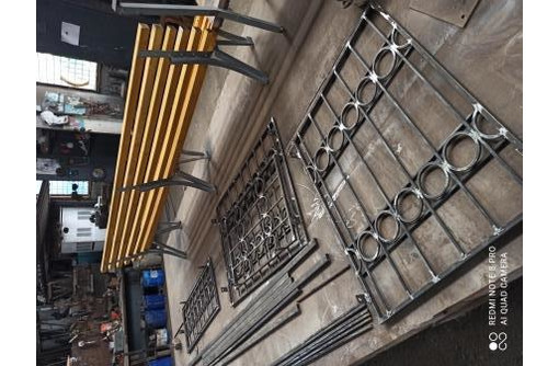 Скамейки парковые, лестницы ворота навесы козырьки перила нестандартные конструкции - Металлические конструкции в Севастополе