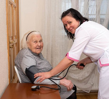 ​В пансионат для пожилых людей требуется медсестра. - Медицина, фармацевтика в Симферополе