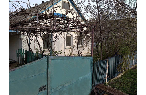 Продается дом 100 м2 + 25 соток земли в собственности в Белогорском районе Республика  Крым. - Дома в Белогорске