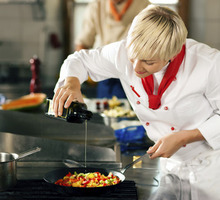 ​В пансионат требуются повар-универсал, работник кухни - Бары / рестораны / общепит в Крыму