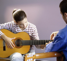 Индивидуальные уроки: гитара, укулеле - в центре - Хобби в Симферополе