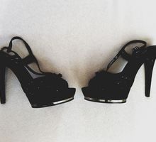Замшевые женские босоножки на высоком каблуке чёрные бу в отл. состоянии - Женская обувь в Крыму