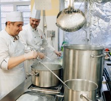 ​В школы-интернаты и пищеблок в г. Алупка срочно требуются сотрудники - Бары / рестораны / общепит в Крыму
