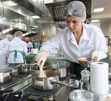 ​В школы-интернаты и пищеблок срочно требуются работники - Бары / рестораны / общепит в Феодосии