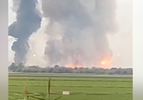 В крымском селе Майское одновременно два пожара: горят склад боеприпасов и электростанция