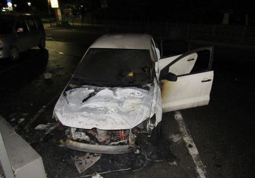 Житель Крыма сжег чужую машину из-за громкой сигнализации