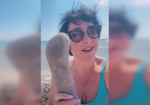 «На что это похоже?»: Лолита сделала необычную находку на пляже в Крыму и пикантно об этом пошутила