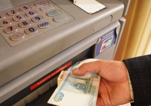 Ялтинец попал под уголовное дело за кражу пяти тысяч рублей из банкомата