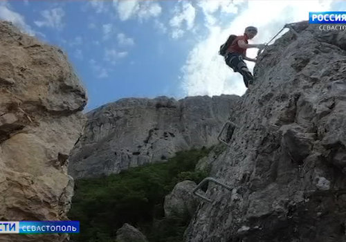 В Крыму альпинист сорвался с маршрута на горе Мердвен-Кая