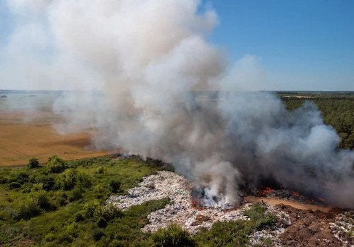 Столб дыма от горящего мусора в Севастополе приняли за взрыв
