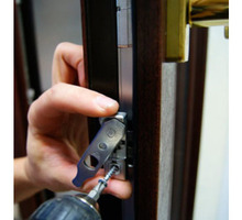 Регулировка пластиковой балконной двери - Двери межкомнатные, перегородки в Краснодарском Крае