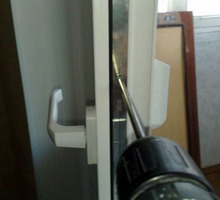 Замена замков в пластиковых дверях - Ремонт, установка окон и дверей в Сочи