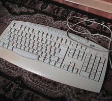 Две клавиатуры: мультимедиа и компьютерная бу в хорошем состоянии - Периферийные устройства в Краснодарском Крае