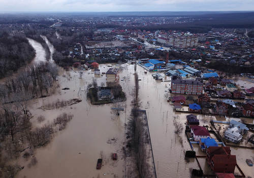 МЧС: спасатели за ночь обошли 27 домов на подтопленной улице в Горячем Ключе