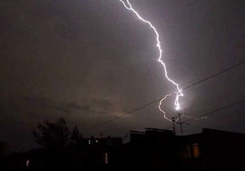 В Белореченске удар молнии оставил без света 1,8 тыс. человек