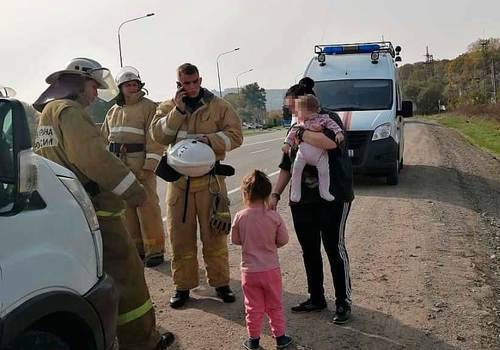 В Горячем Ключе спасатели помогли семье с двумя детьми, попавшей в ДТП ФОТО