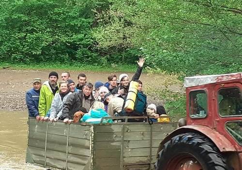 В Горячем Ключе эвакуировали 19 туристов, застрявших из-за поднявшейся реки