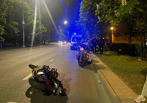 В Краснодаре грузовая «Газель» сбила мотоцикл под управлением 28-летней девушки