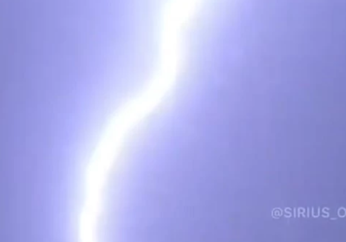 «Парад» молний в небе над Сочи попал на видео