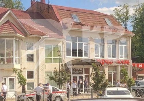 Момент расстрела 28-летнего парня в кафе Апшеронска попал на видео
