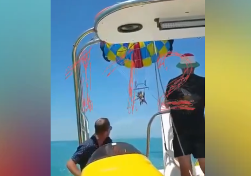 В Геленджике турист сорвался в море с парашюта и получил тяжелую травму головы