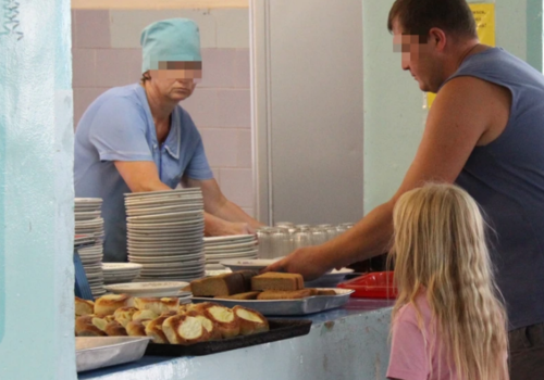 «Кормят помоями, а цены ставят наобум!»: шокирующие откровения повара популярной столовой на Черноморском побережье