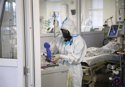 На Кубани впервые с марта 2022 подтвердили более 800 случаев коронавируса за сутки