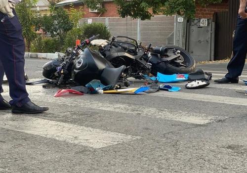 В Краснодаре 24-летний мотоциклист погиб, врезавшись в легковушку