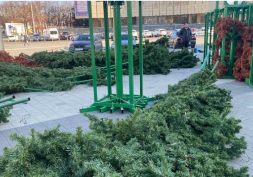 В Краснодаре до конца недели установят главную новогоднюю елку